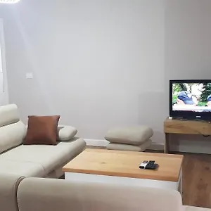 Ersa's Lovely Flat-2 Bedroom Tirana
